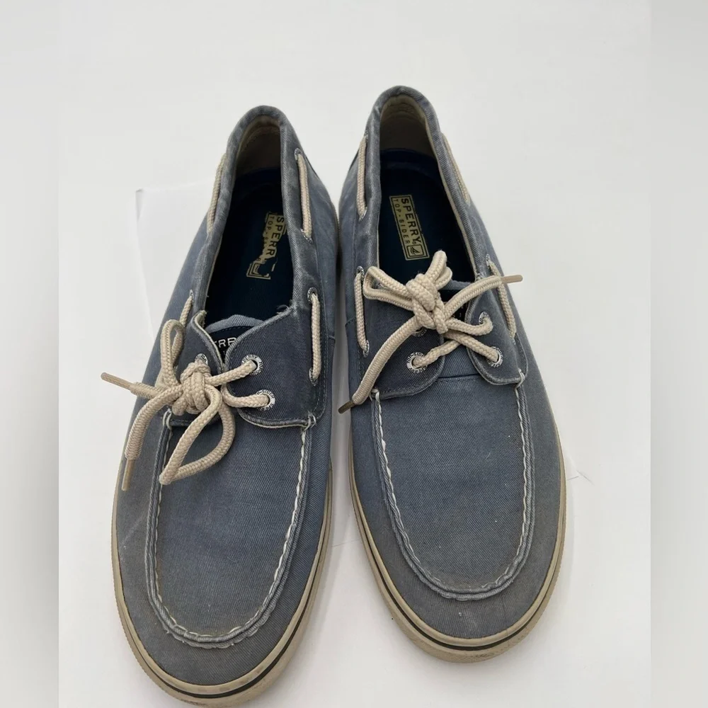 Sperry brand top